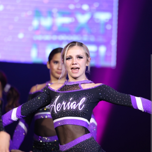 Meet your Posher, Stephanie - Picture 9 of 10